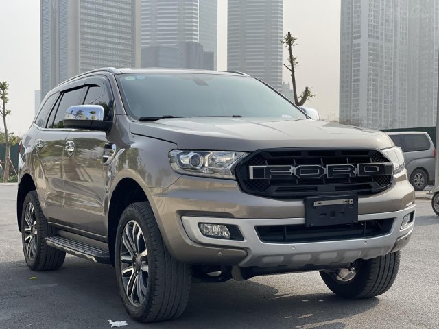 Cần bán gấp Ford Everest Titanium 1 cầu 2.0 đời 2018, xe chỉ vừa chạy 40000 km nên còn như mới, có hỗ trợ vay ngân hàng0