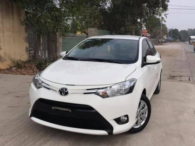 Cần bán gấp Toyota Vios E năm 2017, màu trắng số sàn
