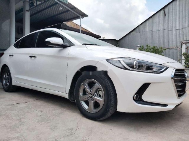 Cần bán xe Hyundai Elantra năm 2018 còn mới, 465tr