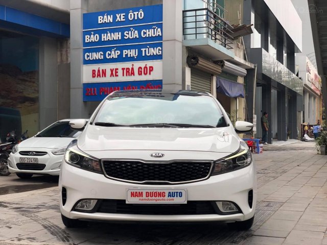 Xe Kia Cerato 1.6MT model 2017 rất mới, màu trắng chính chủ, giá tốt