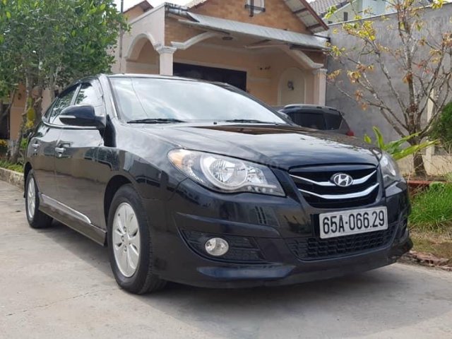 Cần bán gấp ô tô Hyundai Avante sản xuất năm 2014, màu đen số sàn