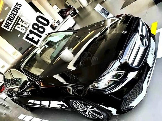 Bán Mercedes E180 sản xuất 2020, màu đen, giá cạnh tranh
