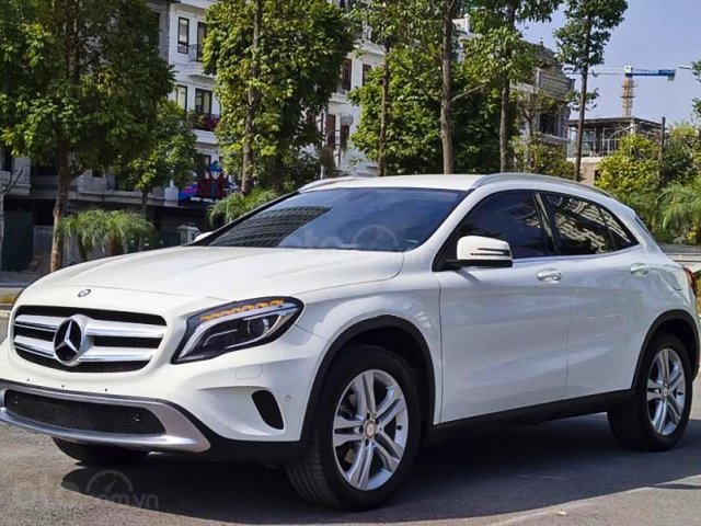 Xe Mercedes GLA200 sản xuất năm 2015, màu trắng, nhập khẩu nguyên chiếc