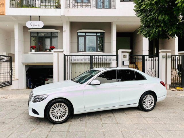 Bán gấp chiếc Mercedes C250 đời 2016, xe một đời chủ0