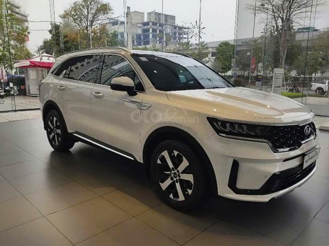 Bán ô tô Kia Sorento Luxury 2.2 AT sản xuất năm 2021, màu trắng0