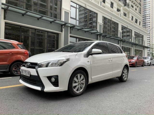 Cần bán lại xe Toyota Yaris năm 2017, màu trắng, xe nhập 