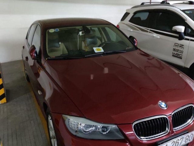 Cần bán gấp BMW 3 Series 320i sản xuất 2011, màu đỏ, giá 570tr