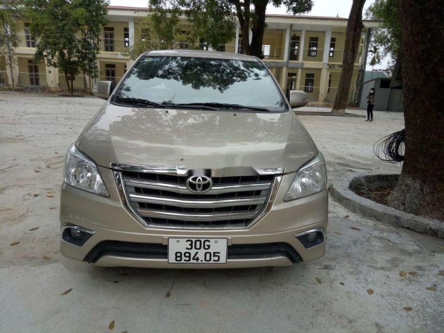 Bán Toyota Innova sản xuất 2016, màu vàng cát