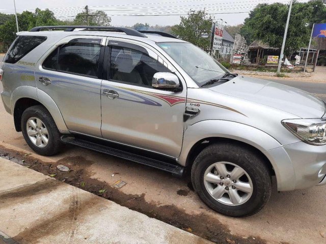 Bán xe Toyota Fortuner sản xuất 2009, màu bạc0