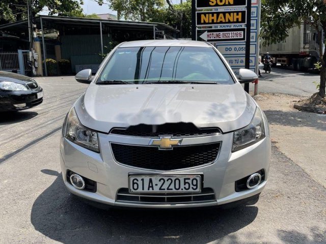 Bán Chevrolet Cruze đời 2015, màu bạc còn mới0