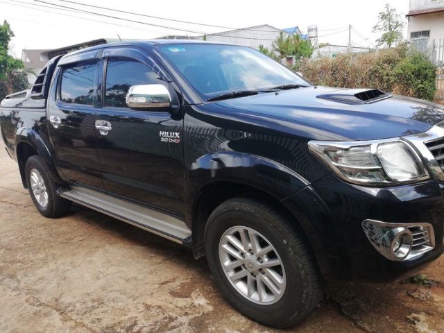 Bán xe Toyota Hilux sản xuất 2012, nhập khẩu còn mới