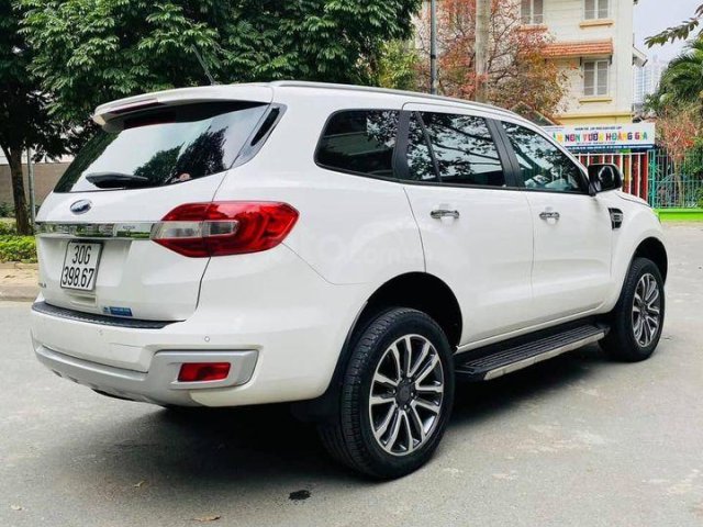 Cần bán lại xe Ford Everest sản xuất 2020, màu trắng0