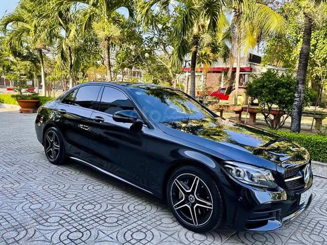 Bán ô tô Mercedes C300 đời 2019, màu đen0