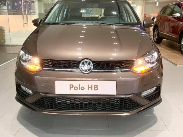 VW Polo nhập khẩu nguyên chiếc màu cực độc, giá ưu đãi tháng 2/2021