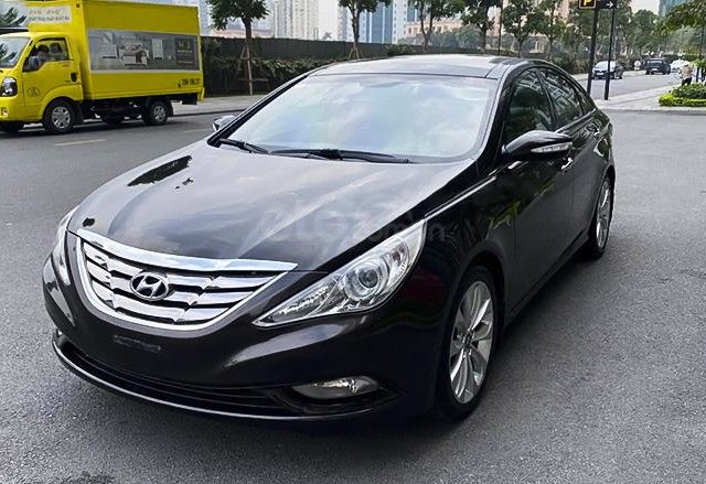 Cần bán lại xe Hyundai Sonata sản xuất năm 2010, màu tím, nhập khẩu nguyên chiếc0