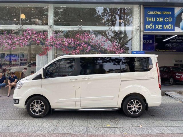 Xe Ford Tourneo sản xuất năm 2019, màu trắng còn mới