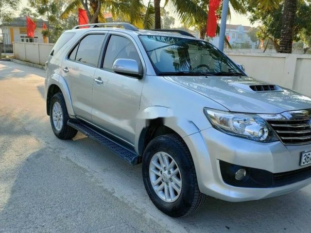 Xe Toyota Fortuner đời 2014, màu bạc, nhập khẩu 