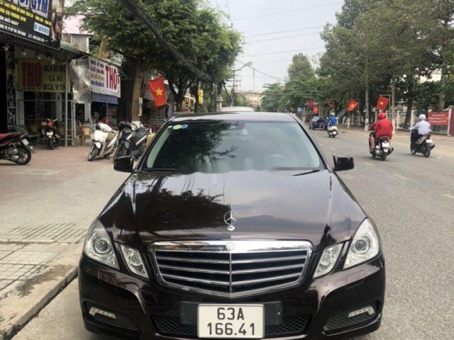 Cần bán xe Mercedes E class năm sản xuất 2010 còn mới, 650 triệu