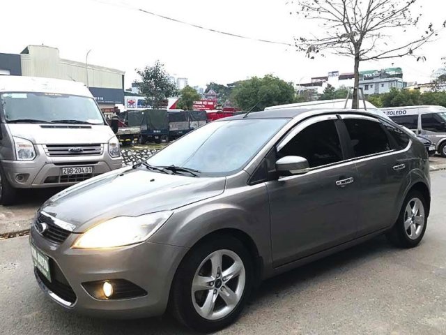 Xe Ford Focus đời 2013, màu xám còn mới, giá tốt