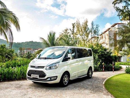 Ford Tourneo Titanium 2021 mới ưu đãi giảm giá mạnh trong tháng 30