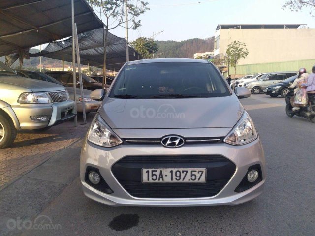 Bán Hyundai Grand i10 sản xuất năm 2015, màu bạc, xe nhập khẩu, bản đủ