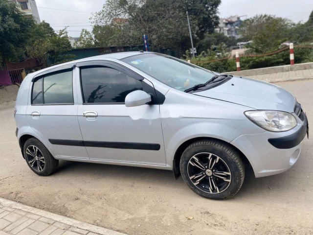 Cần bán Hyundai Getz năm 2010, màu bạc0