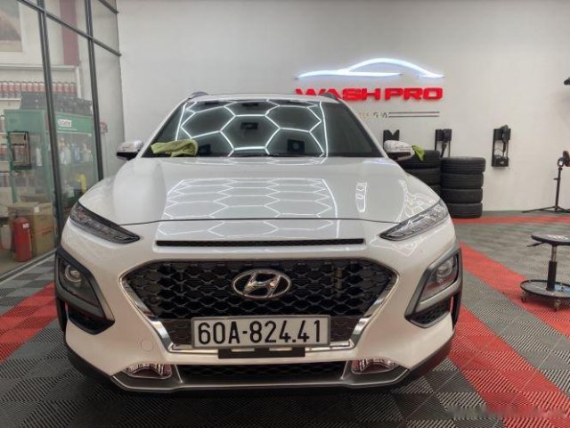 Cần bán lại xe Hyundai Kona 1.6 Turbo đời 2020, màu trắng, 735 triệu