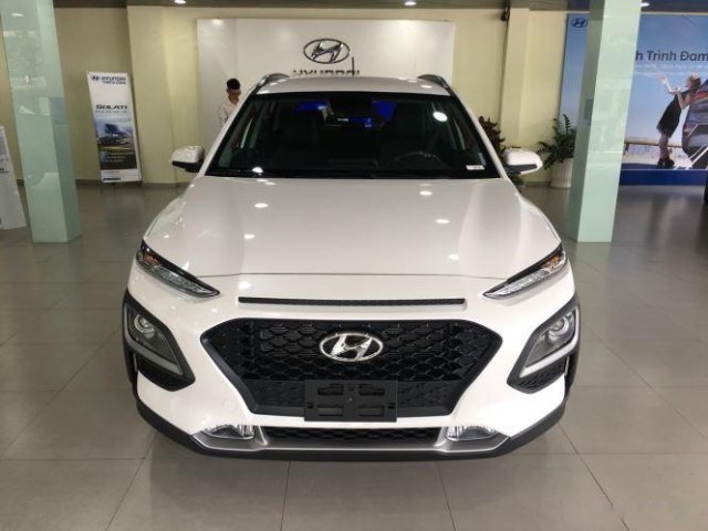 Cần bán xe Hyundai Kona Limited sản xuất 2021, màu trắng