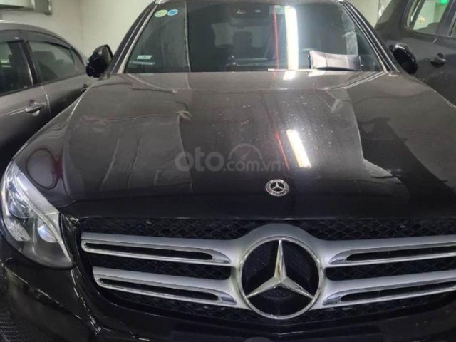 Bán nhanh giá ưu đãi chiếc Mercedes GLC250 đời 2018, xe chính chủ