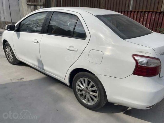 Cần bán Toyota Vios MT năm sản xuất 2011, màu trắng