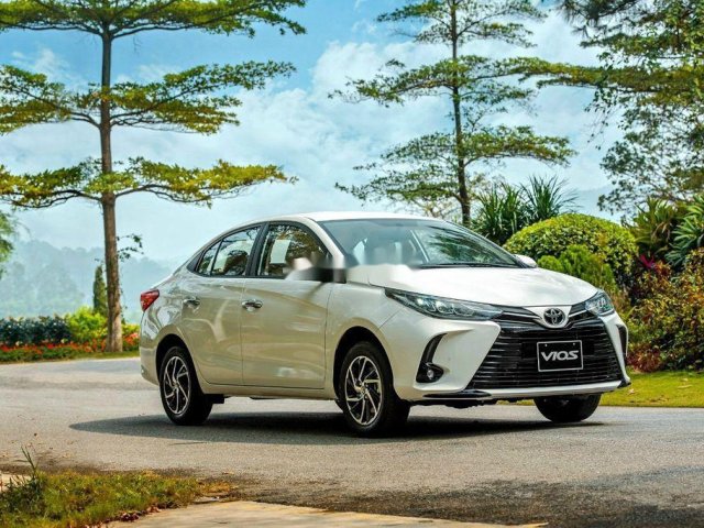 Cần bán Toyota Vios sản xuất năm 2021, màu trắng