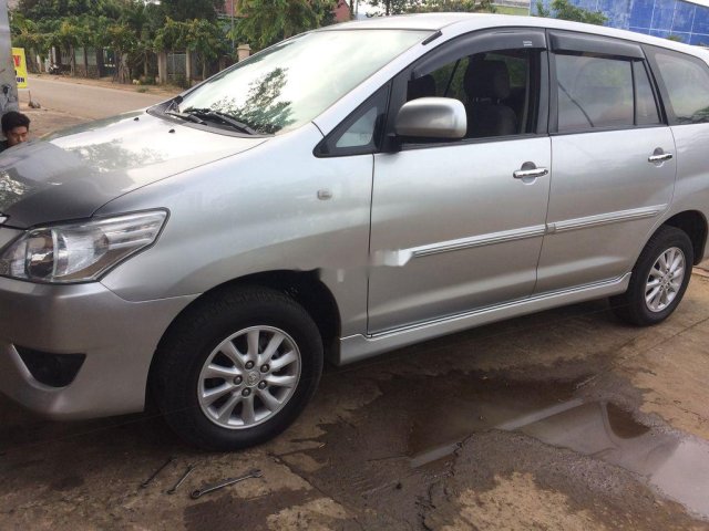 Bán xe Toyota Innova đời 2014, màu bạc, xe gia đình