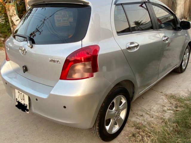 Cần bán Toyota Yaris đời 2007, màu bạc, nhập khẩu 