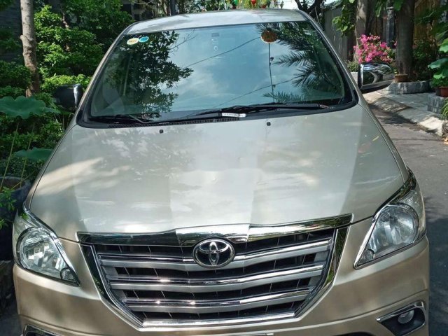 Cần bán gấp Toyota Innova 2015, màu vàng, giá 405tr