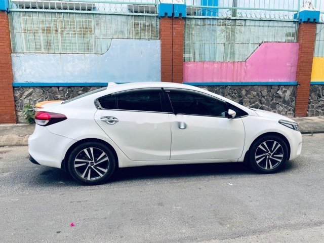 Bán xe Kia Cerato sản xuất năm 2018, màu trắng còn mới0