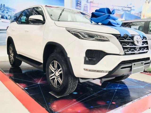 Cần bán Toyota Fortuner đời 2021, màu trắng, giá 995tr