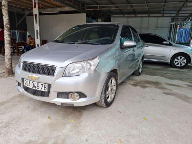 Cần bán xe Chevrolet Aveo năm 2013, màu bạc