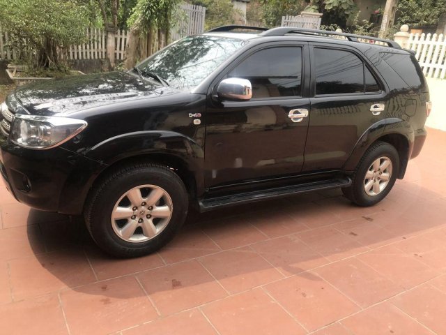 Bán ô tô Toyota Fortuner năm sản xuất 2011, màu đen 