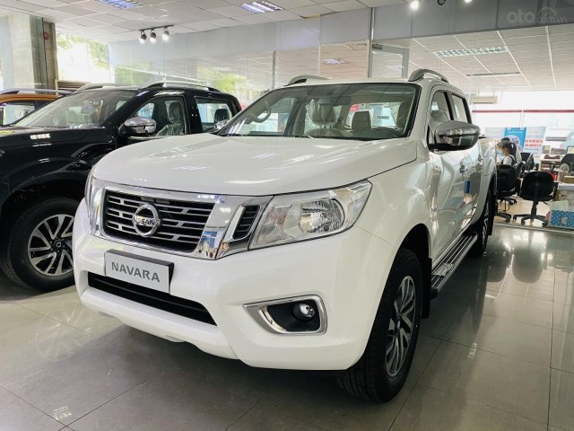 Nissan Navara EL xe đủ màu giao liền0