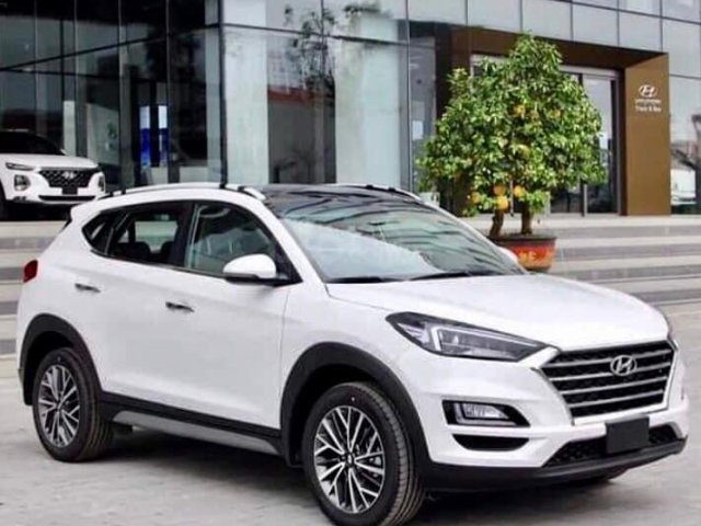 Hyundai Tucson khuyến mãi tháng 3 + Xe giao ngay đủ màu0