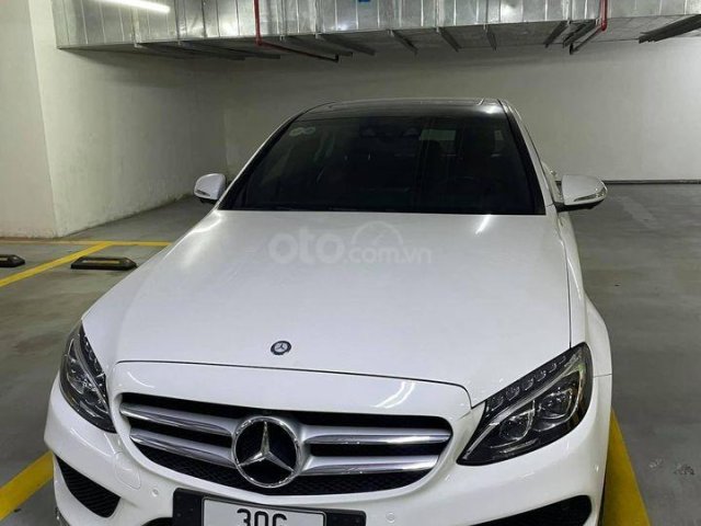 Cần bán Mercedes C300 AMG đời cuối 2016, màu trắng, giá bay nhanh