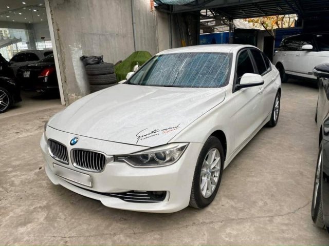 Cần bán xe BMW 320i 2013, màu trắng0