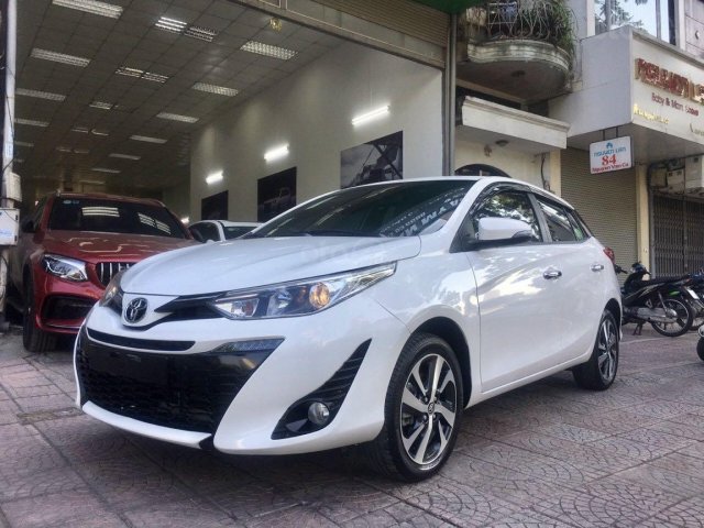 Cần bán lại xe Toyota Yaris đời 2019, màu trắng xe gia đình giá chỉ 620 triệu đồng0