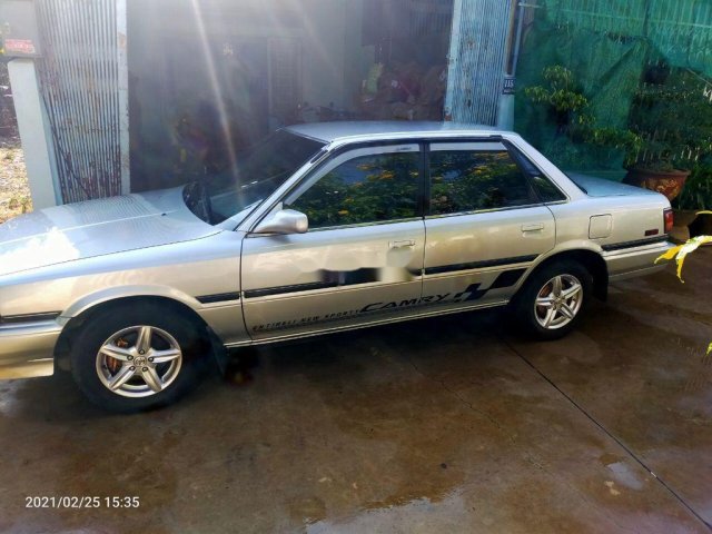 Cần bán gấp Toyota Camry năm sản xuất 1990, nhập khẩu nguyên chiếc