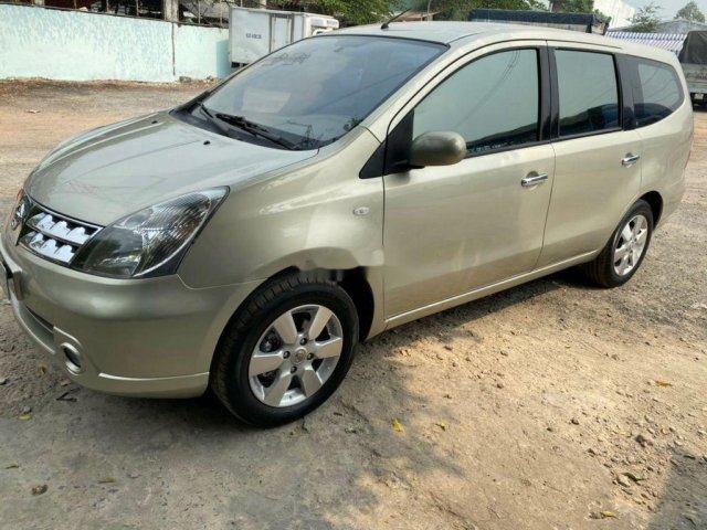 Bán Nissan Grand livina năm sản xuất 2011, màu vàng