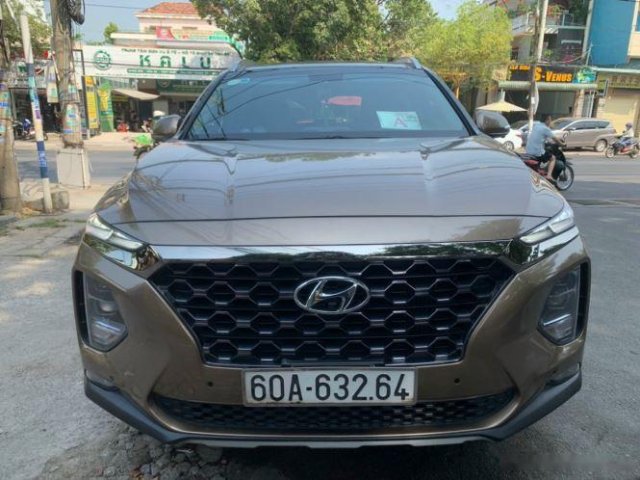 Cần bán Hyundai Santa Fe sản xuất 2019, màu nâu0