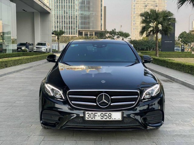 Cần bán xe Mercedes E300 AMG sản xuất 2019, giá thấp