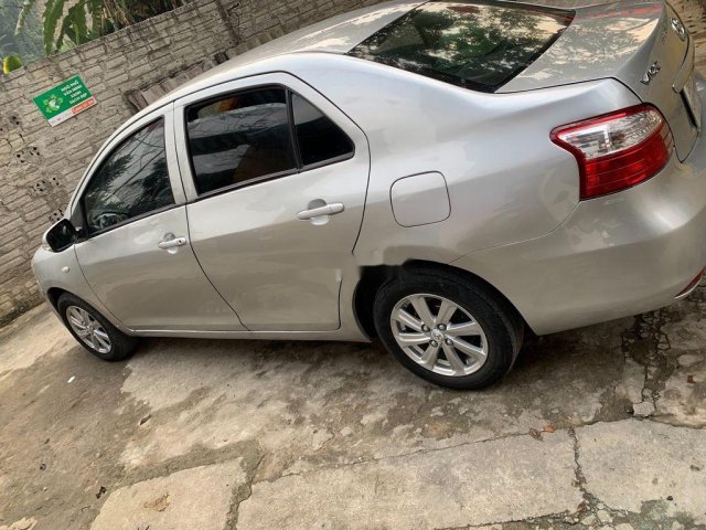 Xe Toyota Vios đời 2009, màu bạc còn mới