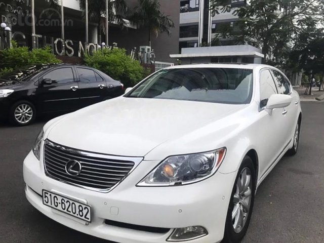 Cần bán xe Lexus LS 460L sản xuất 2007, màu trắng, xe nhập, 900 triệu