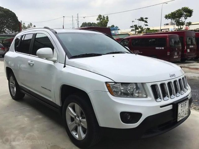 Cần bán xe Jeep Compass 2.4 AT sản xuất 2011, màu trắng, nhập khẩu